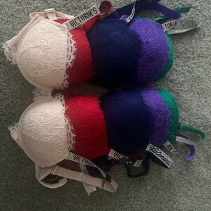 Victoria’s Secret bombshell push-up bras